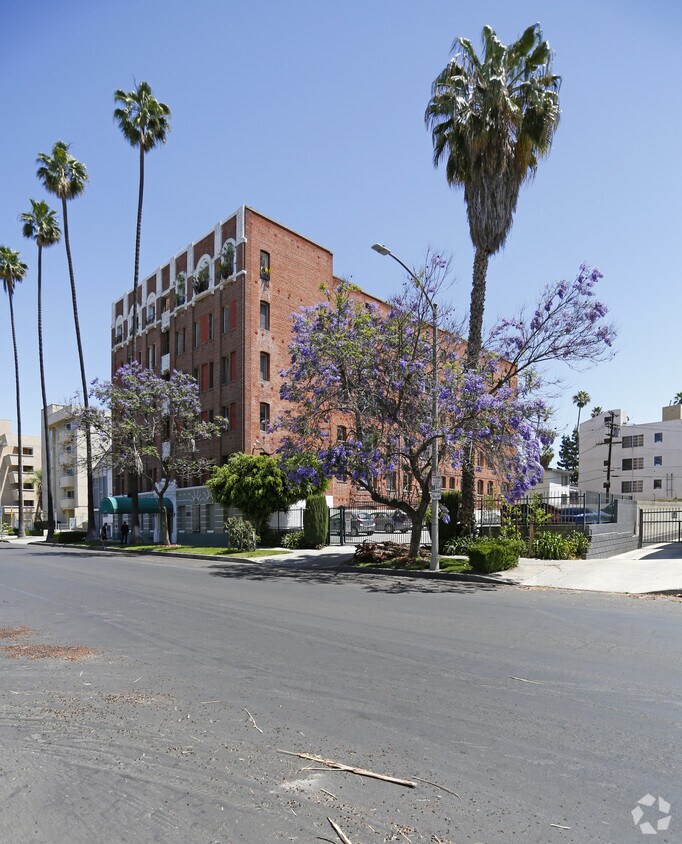 131 Apartments for Rent in Mid City, CA Westside Rentals