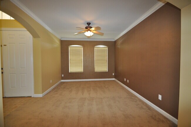 Building Photo - Exclusive Pool Home in Lake Mary on a Cul-de-Sac in Gated Community