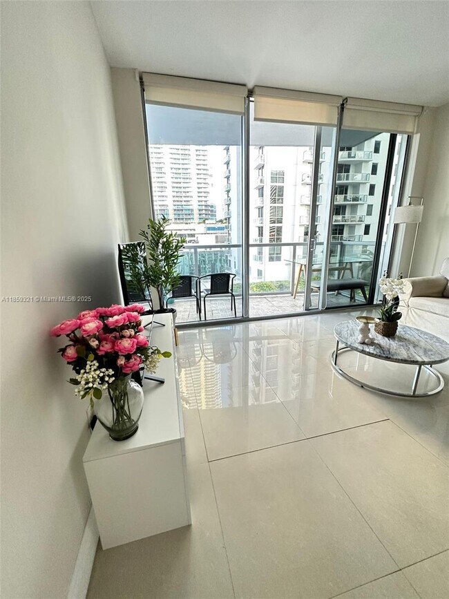 Foto del edificio - 1050 Brickell Ave