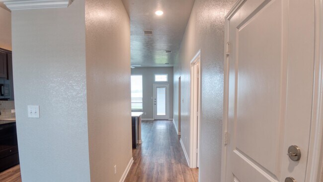 Building Photo - 2216 John Ross Ct