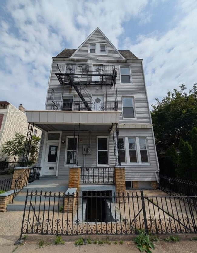 Building Photo - 10 Sherman Pl