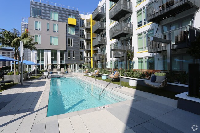 Building Photo - mResidences Olympic & Olive