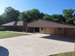 Building Photo - 3725 Greenwood Rd