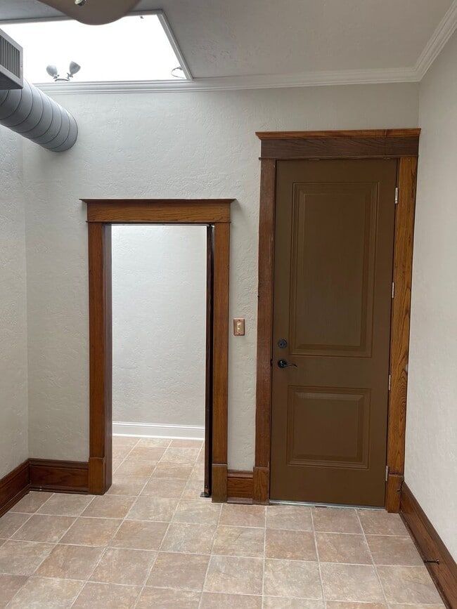 Building Photo - 813 Washington Ave