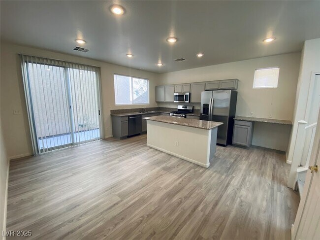 Foto del edificio - 6736 Twisted Wood Dr