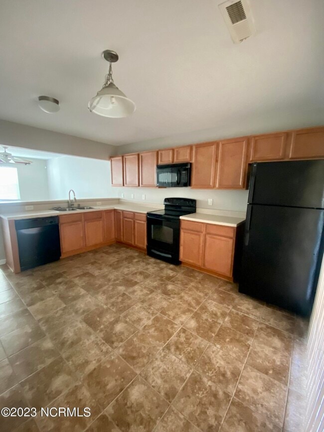 Building Photo - 6009 Grandeur Ave