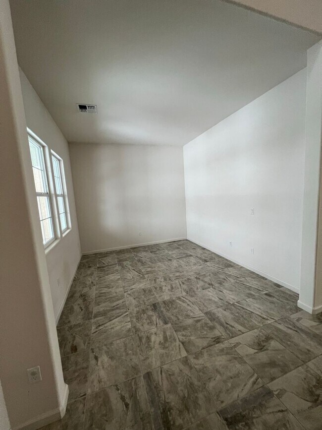 Building Photo - 3140 Show Jumper Ln