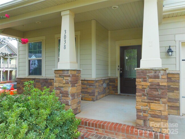 Foto del edificio - 3038 Oakmere Rd