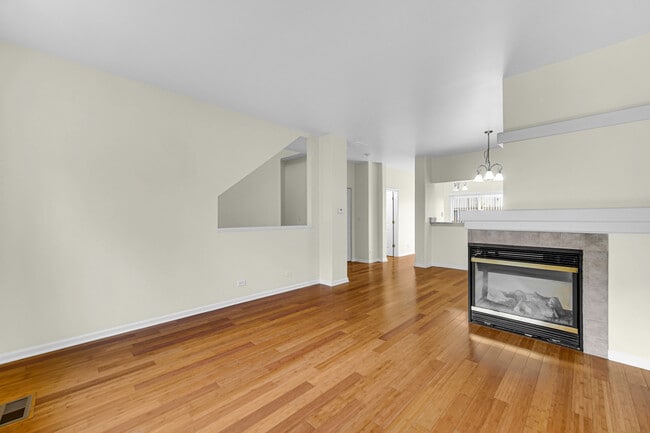 Foto del edificio - 1114 N Claremont Dr