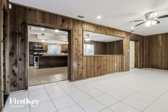 Building Photo - 1851 Aster Dr