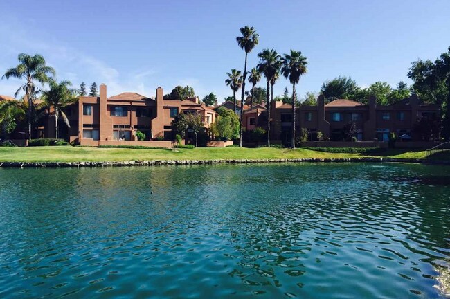 Foto del edificio - 4009 W Lakeshore Dr