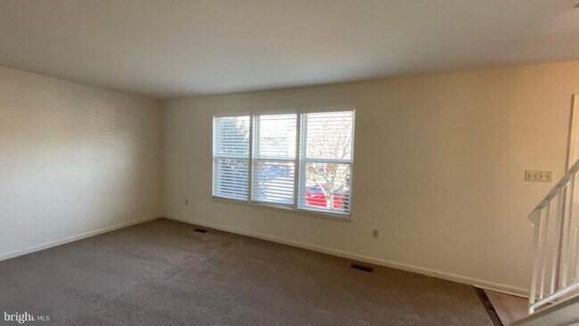 Building Photo - 12 Upman Ct