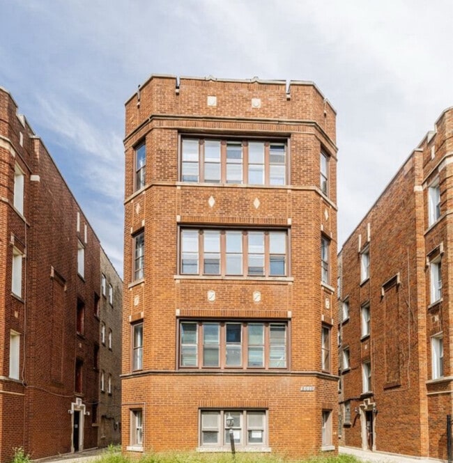Building Photo - 8010 S Phillips Ave