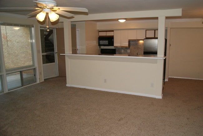Building Photo - 7527 Spring Lake Dr