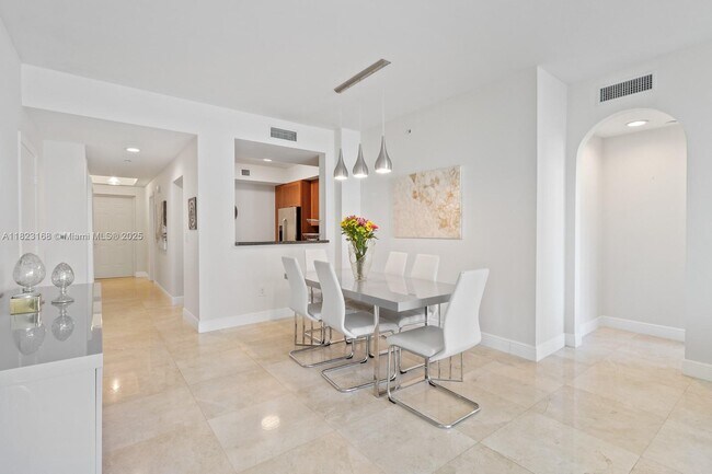 Foto del edificio - 3340 NE 190th St