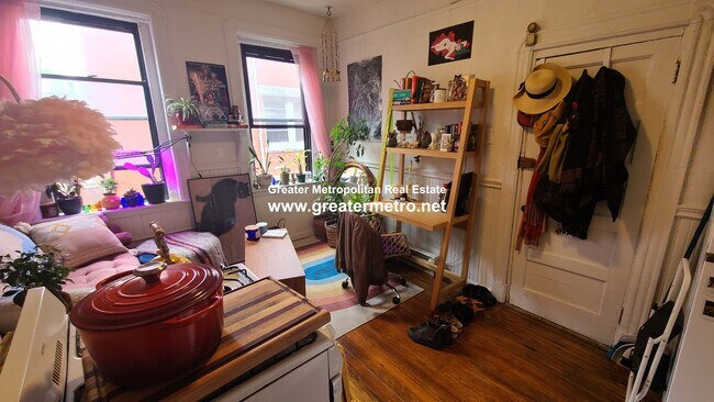 Building Photo - 10 Unity St