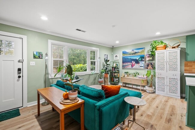 Building Photo - Durham's Best Ranch!