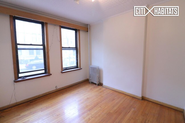 Building Photo - 1733 Stephen St