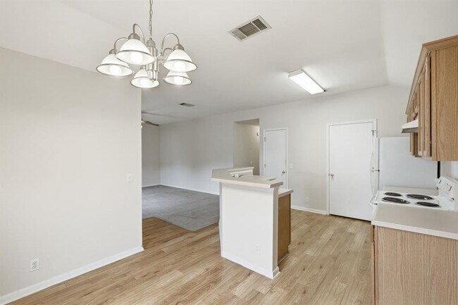 Foto del edificio - 3201D El Salido Pkwy