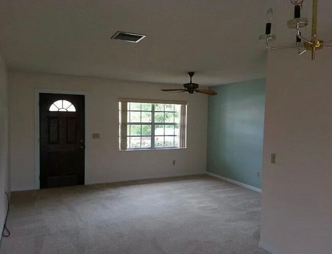 Building Photo - CUTE & COZY!  2 BEDROOM / 2 BATH / 2 CAR GARAGE W/ HUGE YARD (DELTONA)