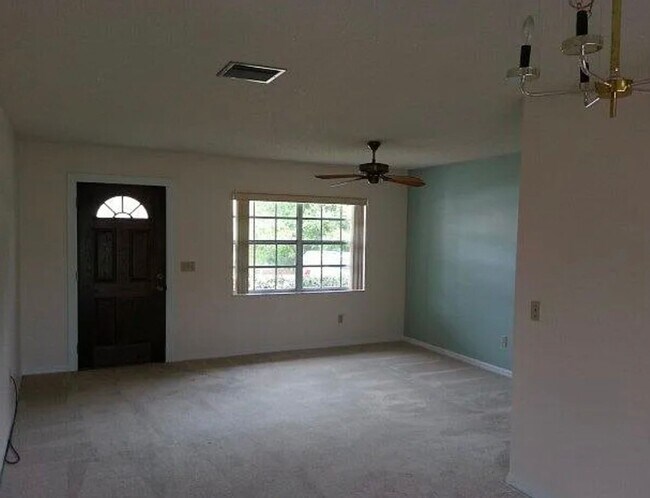 Foto del edificio - CUTE & COZY!  2 BEDROOM / 2 BATH / 2 CAR GARAGE W/ HUGE YARD (DELTONA)