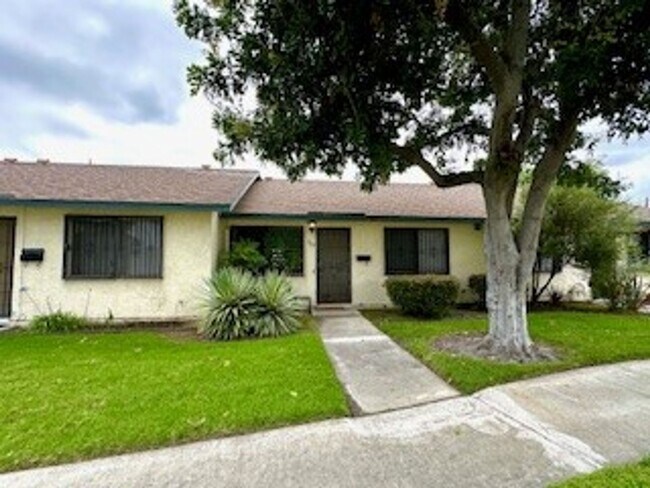 Foto del edificio - Remodeled One Story 2 Bed 1 Bath Condo in ...