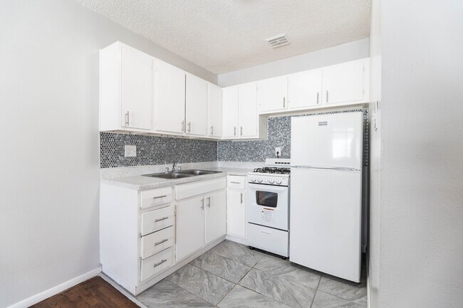 Foto del edificio - 1410 N Moline St