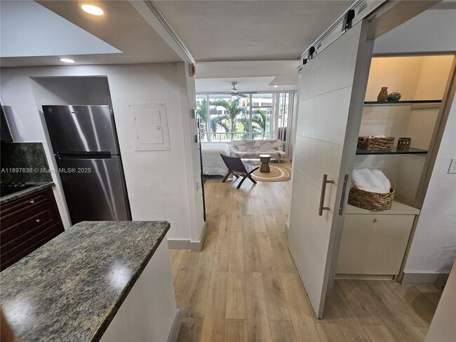 Foto del edificio - 1408 Brickell Bay Dr