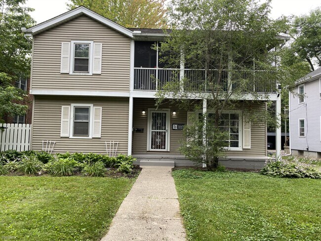 Foto del edificio - 2 br, 1 bath Triplex - 1514 Golden Ave Unit 2