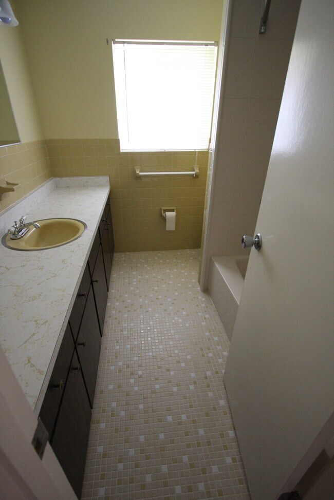 Un baño con bañera/ducha - 62 Cooper Ln