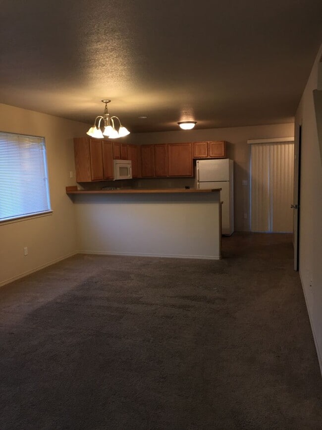Building Photo - 3-Bedroom Townhouse in The Pines at Pilot Butte Community