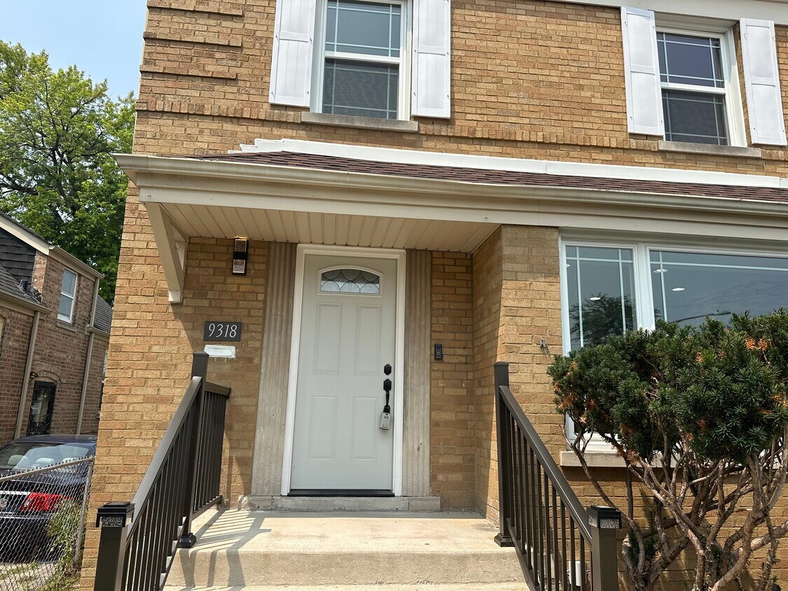 Primary Photo - 9318 S Aberdeen St