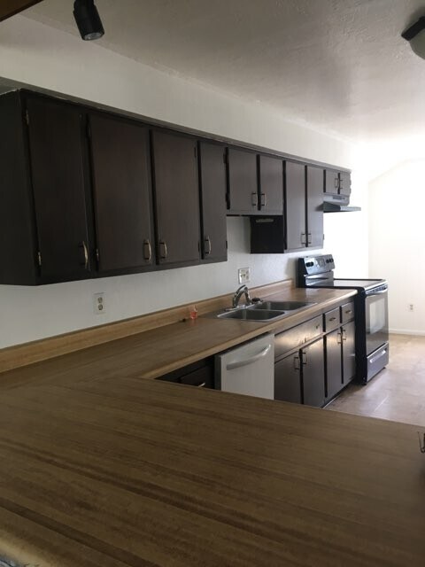 Foto del edificio - Rattlesnake home for lease!