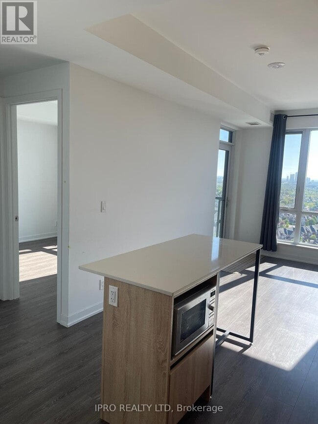Photo du bâtiment - 7950-7950 Bathurst St