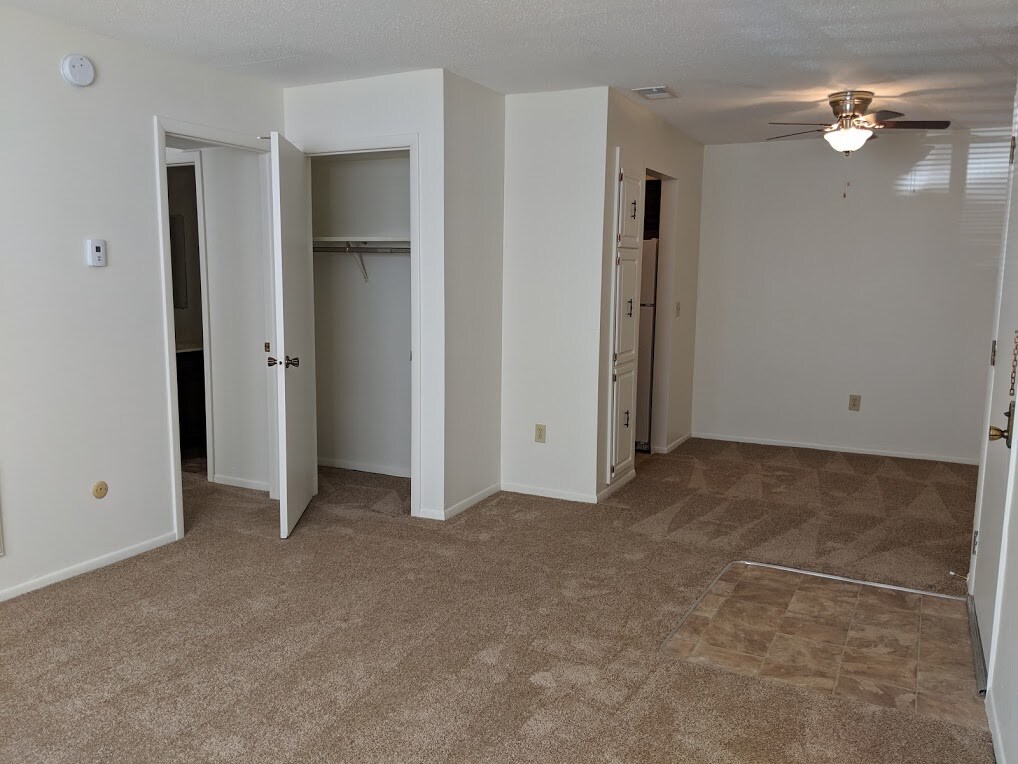 Foto principal - 5360 Monroe St