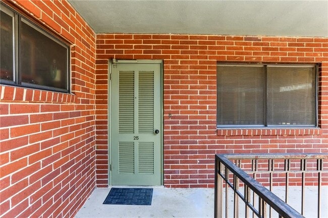 Building Photo - 91 Rumson Rd NE