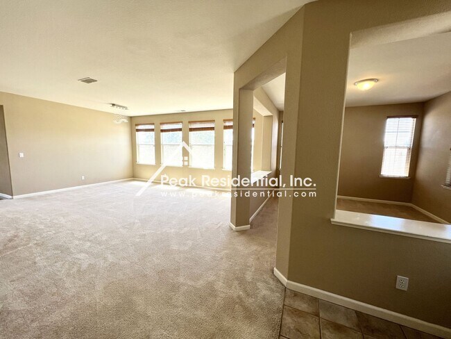 Foto del edificio - Spacious Lincoln Crossing 4bd/2.5ba Home w...
