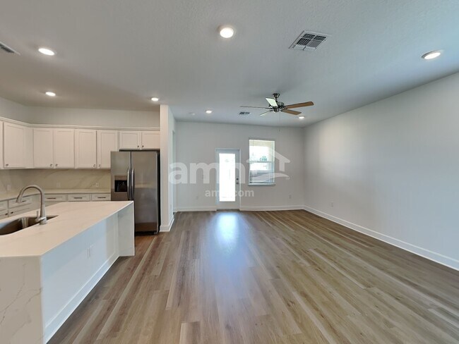 Foto del edificio - 3011 19th Ave W