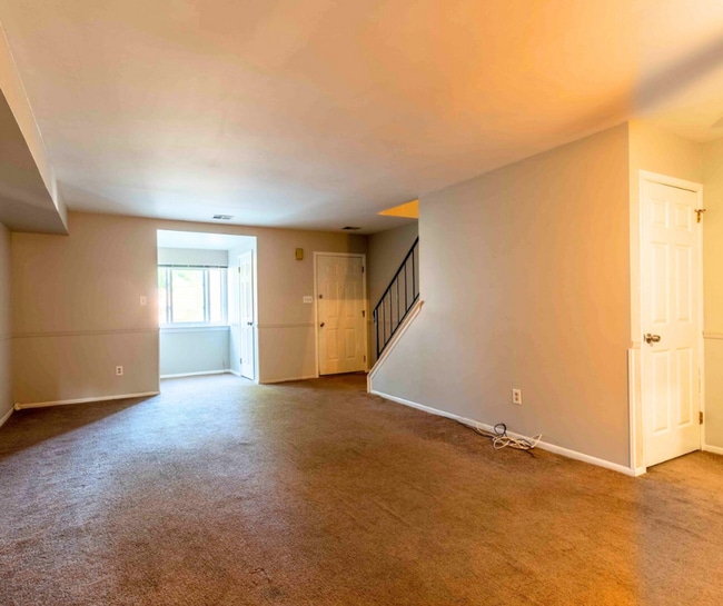 Building Photo - 3 Bedroom 2 Bathroom Townhome - Great Vall...
