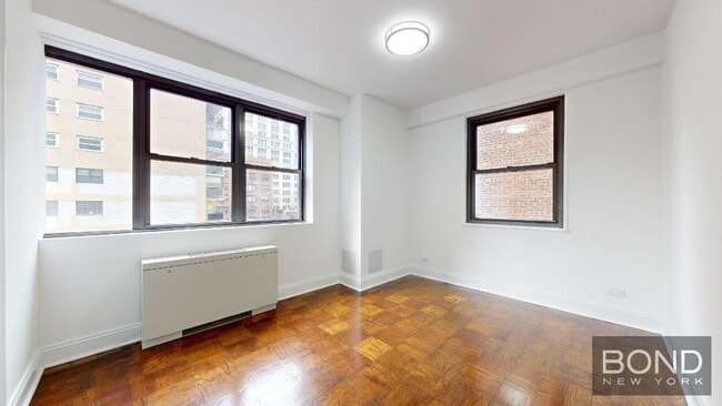 Building Photo - 145 E 16th St