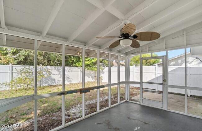 Foto del edificio - 421 Oleander Cir