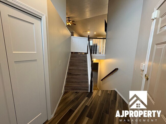 Foto del edificio - 5509 S Sarmar Ave