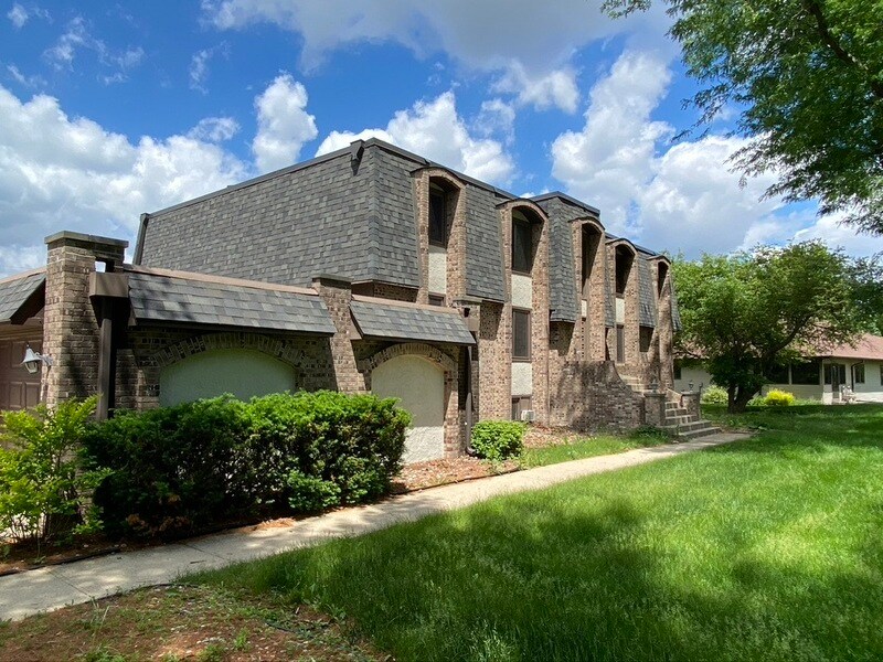 Foto del edificio - 823 Doran Dr