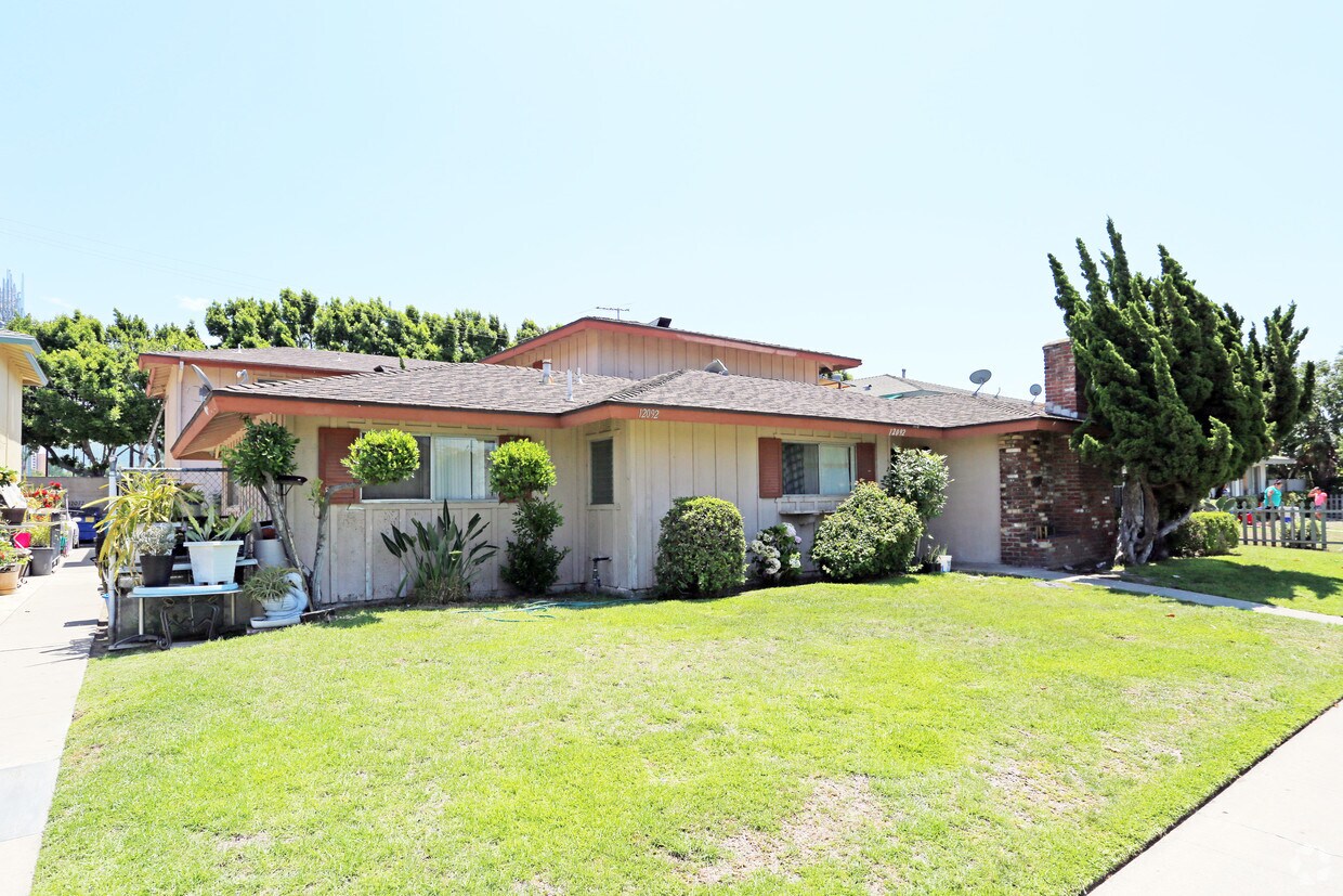 Primary Photo - Laguna Apartments