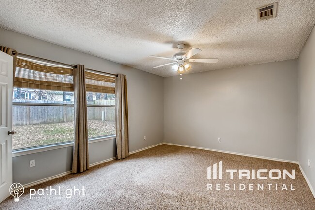 Foto del edificio - 5705 Teal Ridge Dr
