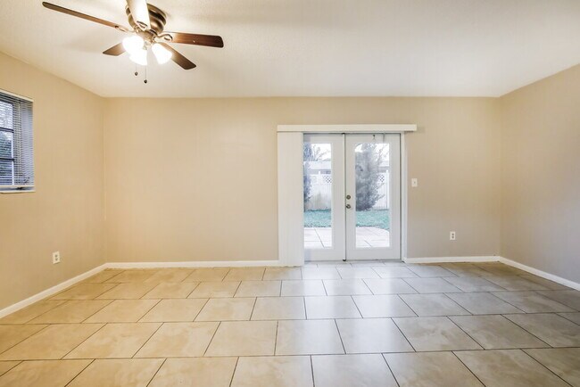Foto del edificio - 4701 NW 11th Pl