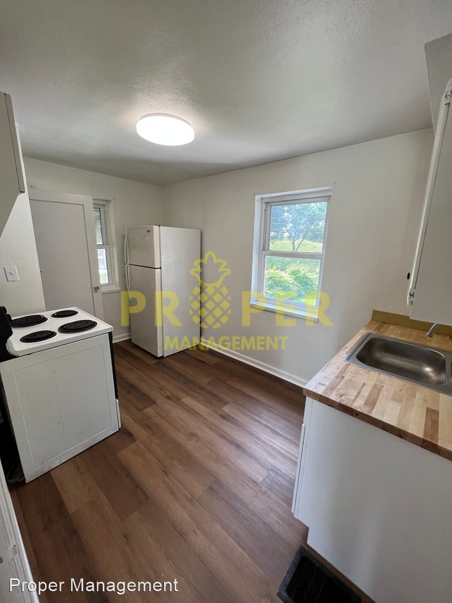 Building Photo - 3 br, 1 bath House - 558 Harriet St