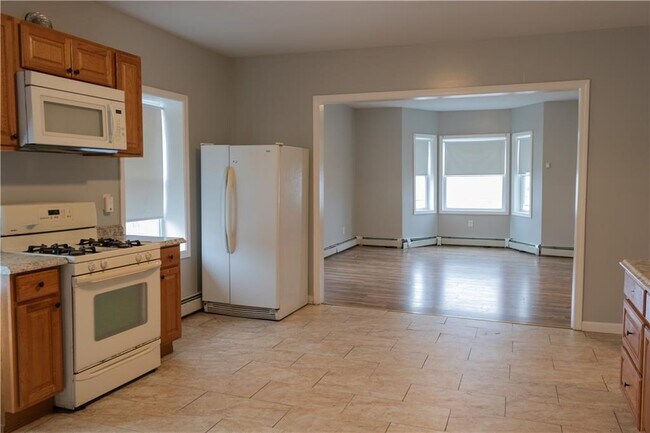 Building Photo - 287 Manton Ave