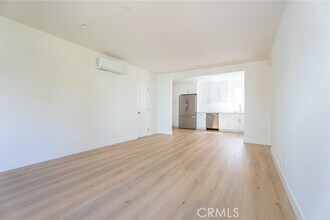 Building Photo - 1065 E Spazier Ave