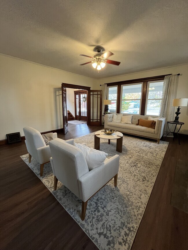 Foto del edificio - 401 S Buchanan St